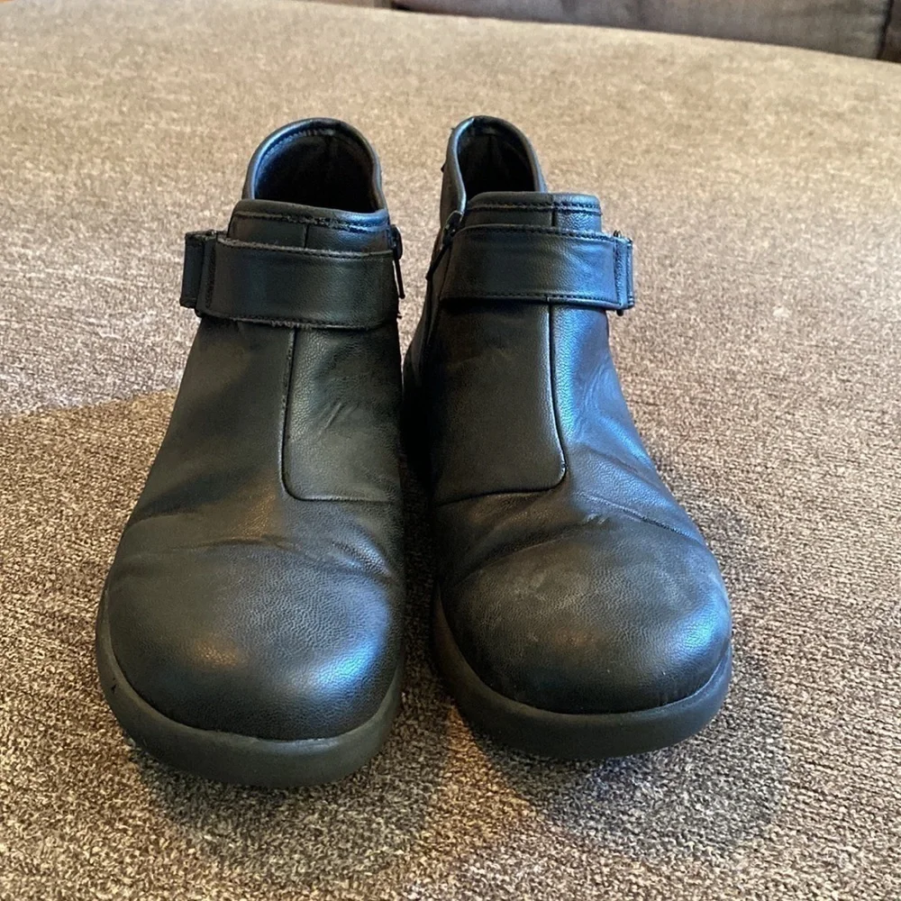 Clarks womens booties; size 7.5